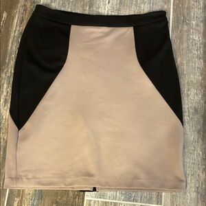 Darjoni knee length skirt.  Cute, sophisticated two tone black/tan. EUC